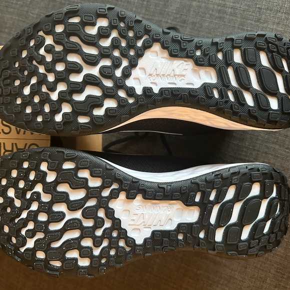New in Box Nike Revolution 6 NN Men 8 - Picture 3 of 5